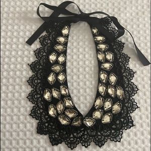 Neckline accent/jewelled collar